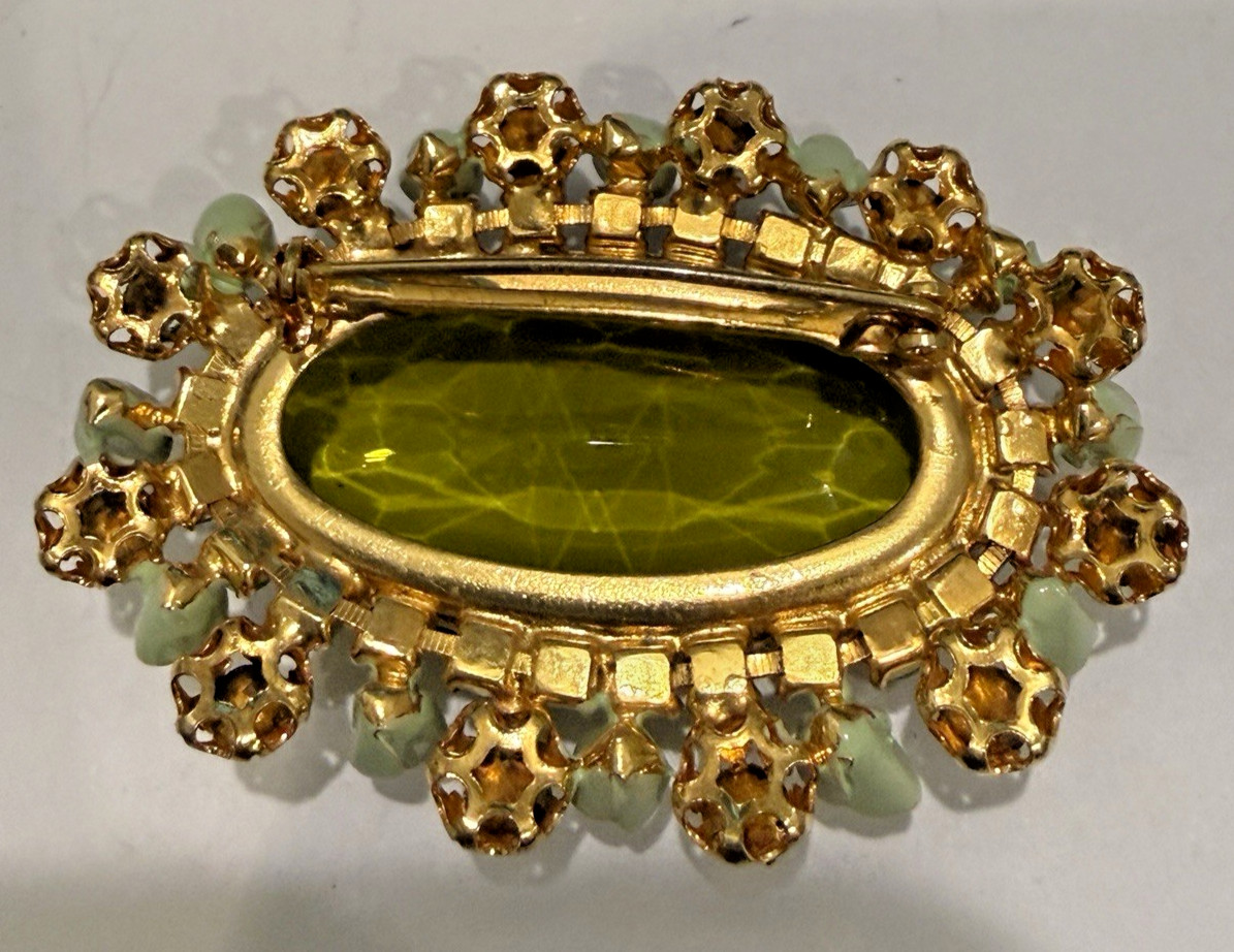 VINTAGE AUSTRIAN RHINESTONE & GLASS STONE BROOCH