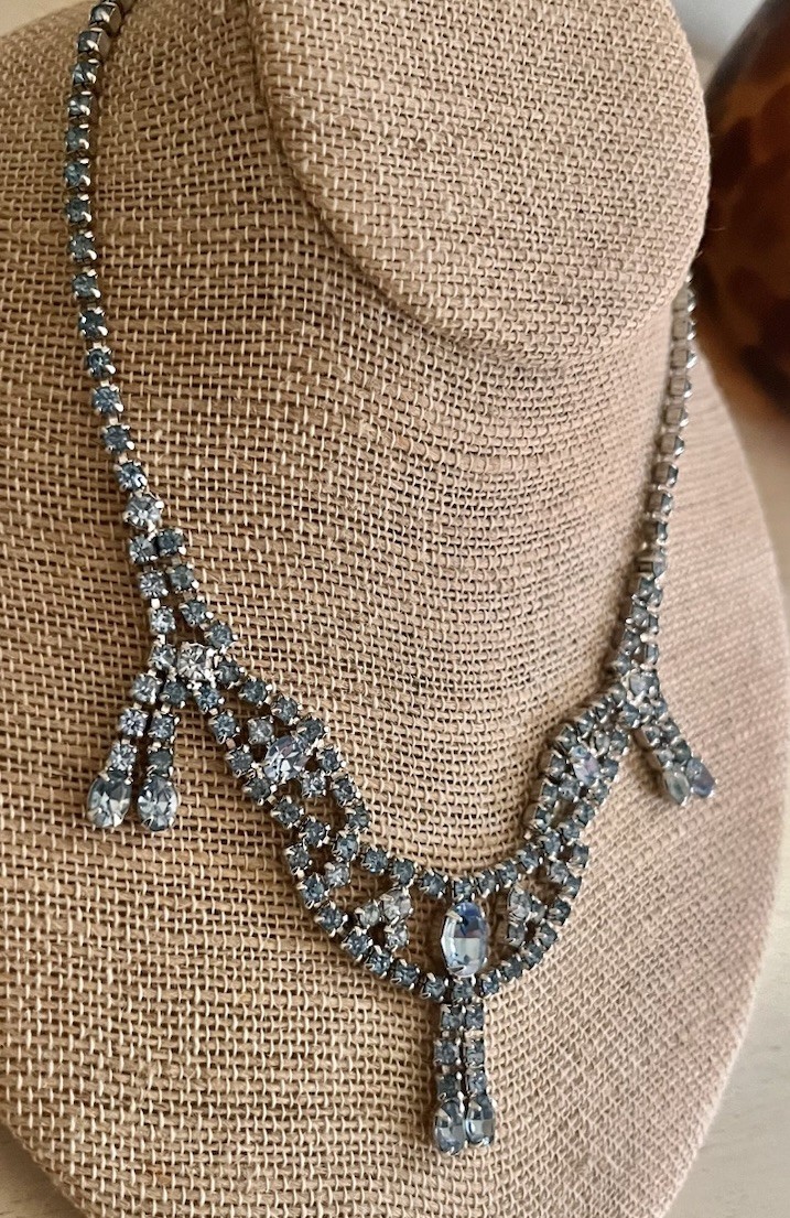 Vintage Weiss Unsigned Light Ice Blue Crystal Silver Chandelier Collar Necklace