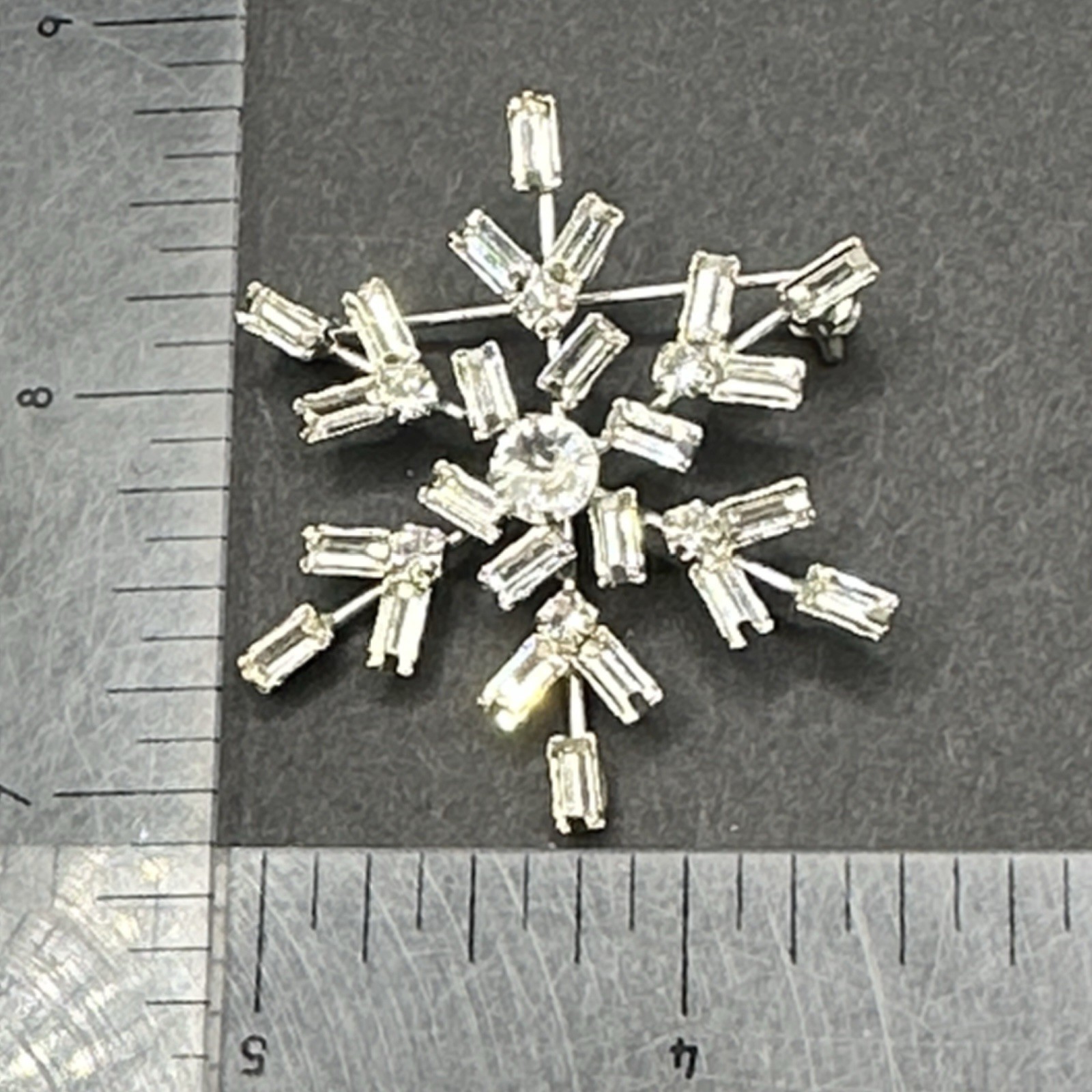 Vintage Rhinestone Snowflake Brooch Pendant J44G