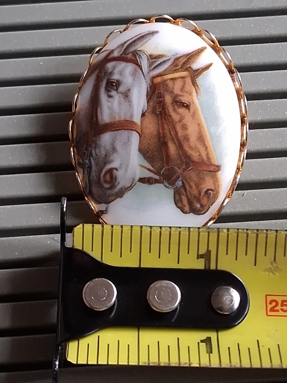 VTG Equestrian Horses Porcelain Cameo Brooch Oval Gold Tone Border Painted Pin