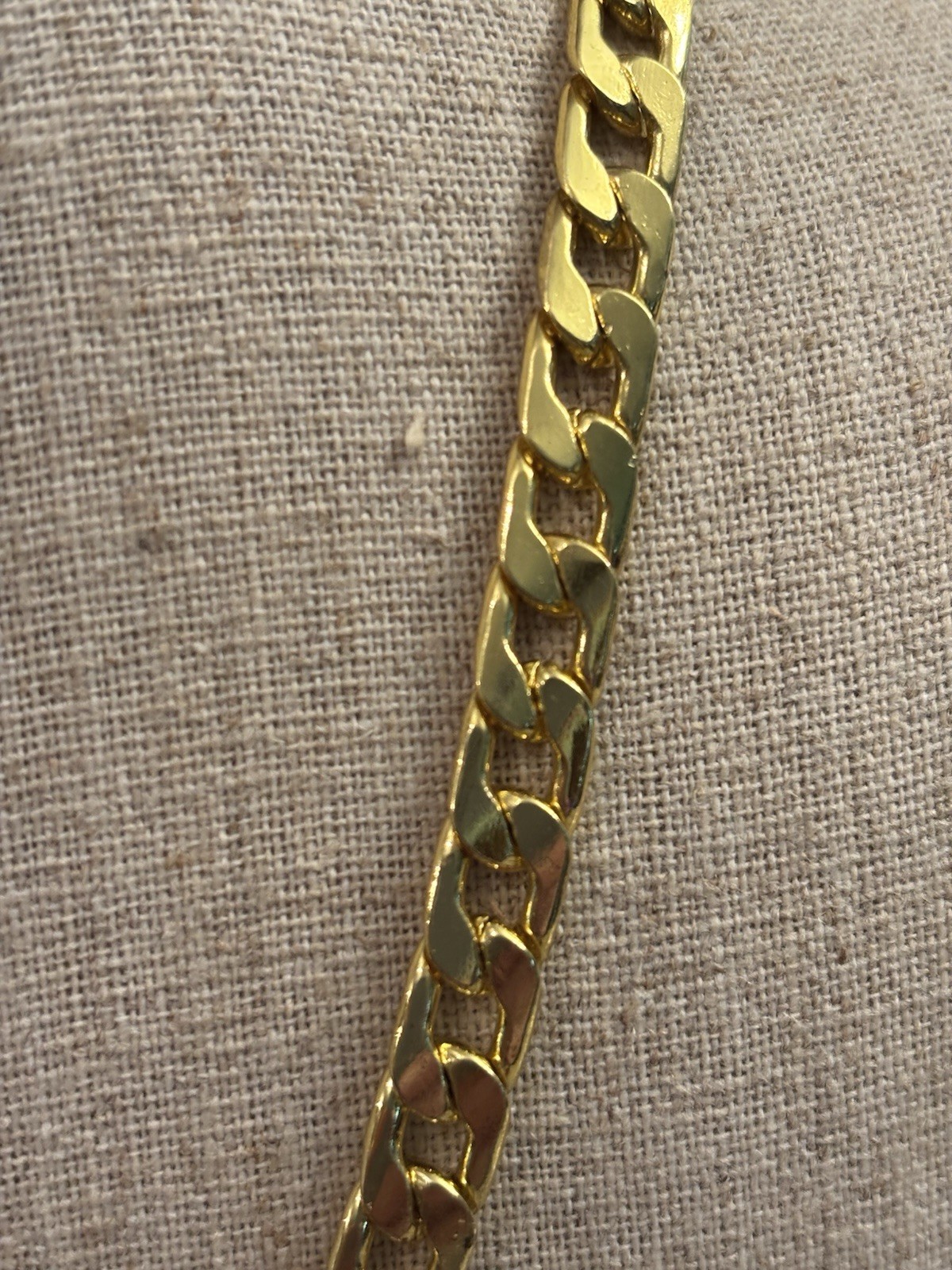 Vtg Gold Plate Curb Link Chunky Chain Necklace 20 1/2 Inch Lobster Claw Clasp