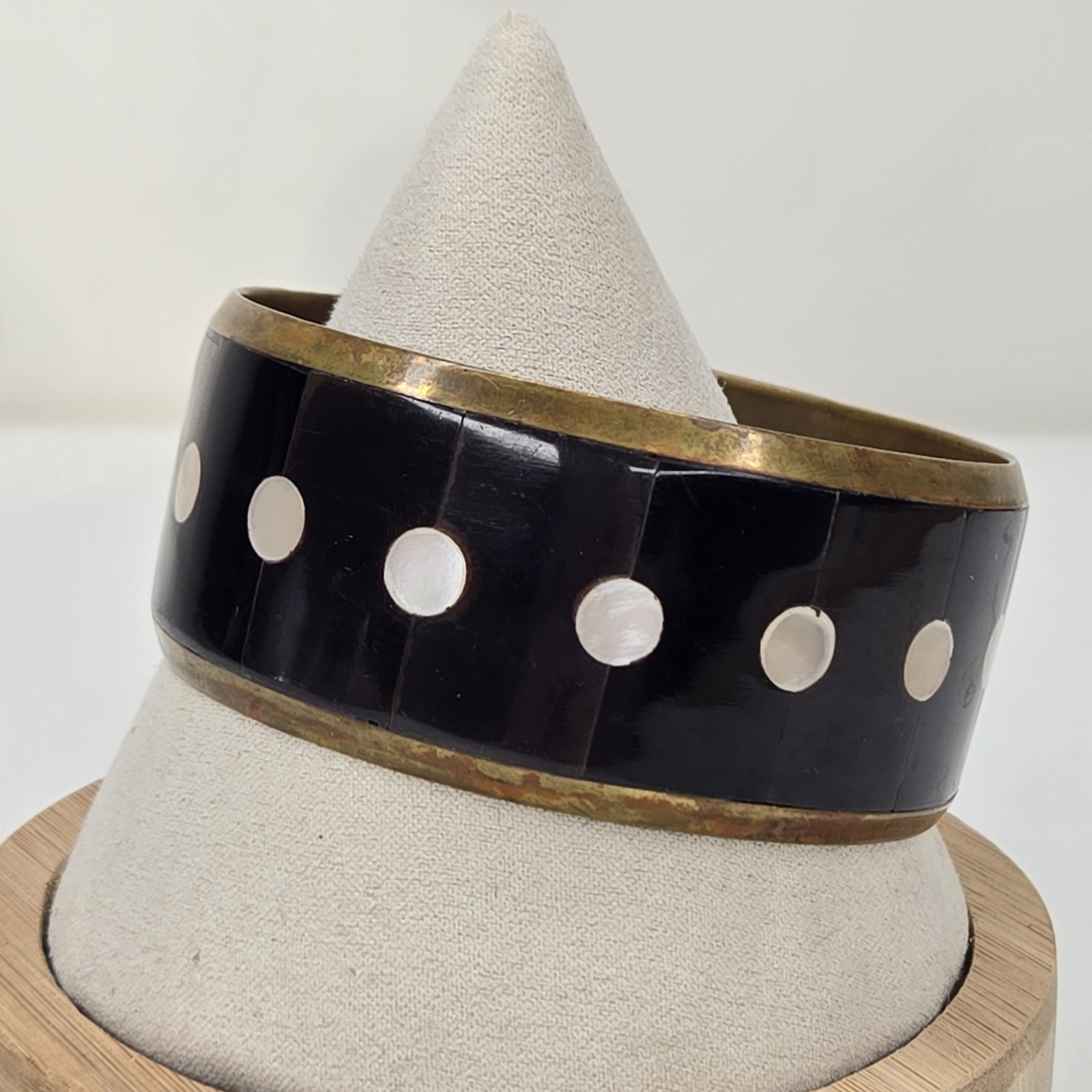 Vintage 8 Inch Gold Tone Metal Black Stone And White Shell Inlay Bangle Bracelet