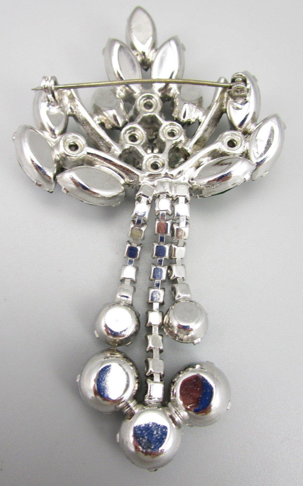 LOVELY DELIZZA & ELSTER JULIANA SILVERTONE GREEN RHINESTONE DANGLING BROOCH PIN