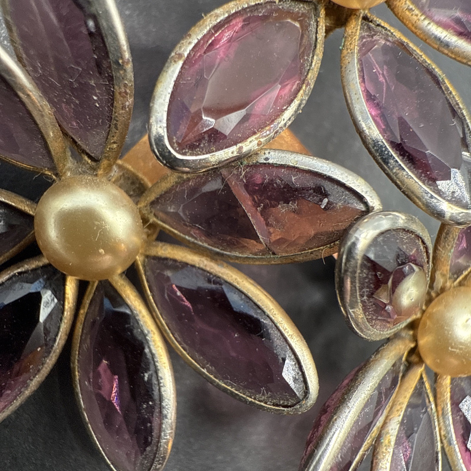 READ Vintage Purple Glass Flower Brooch Pin J150