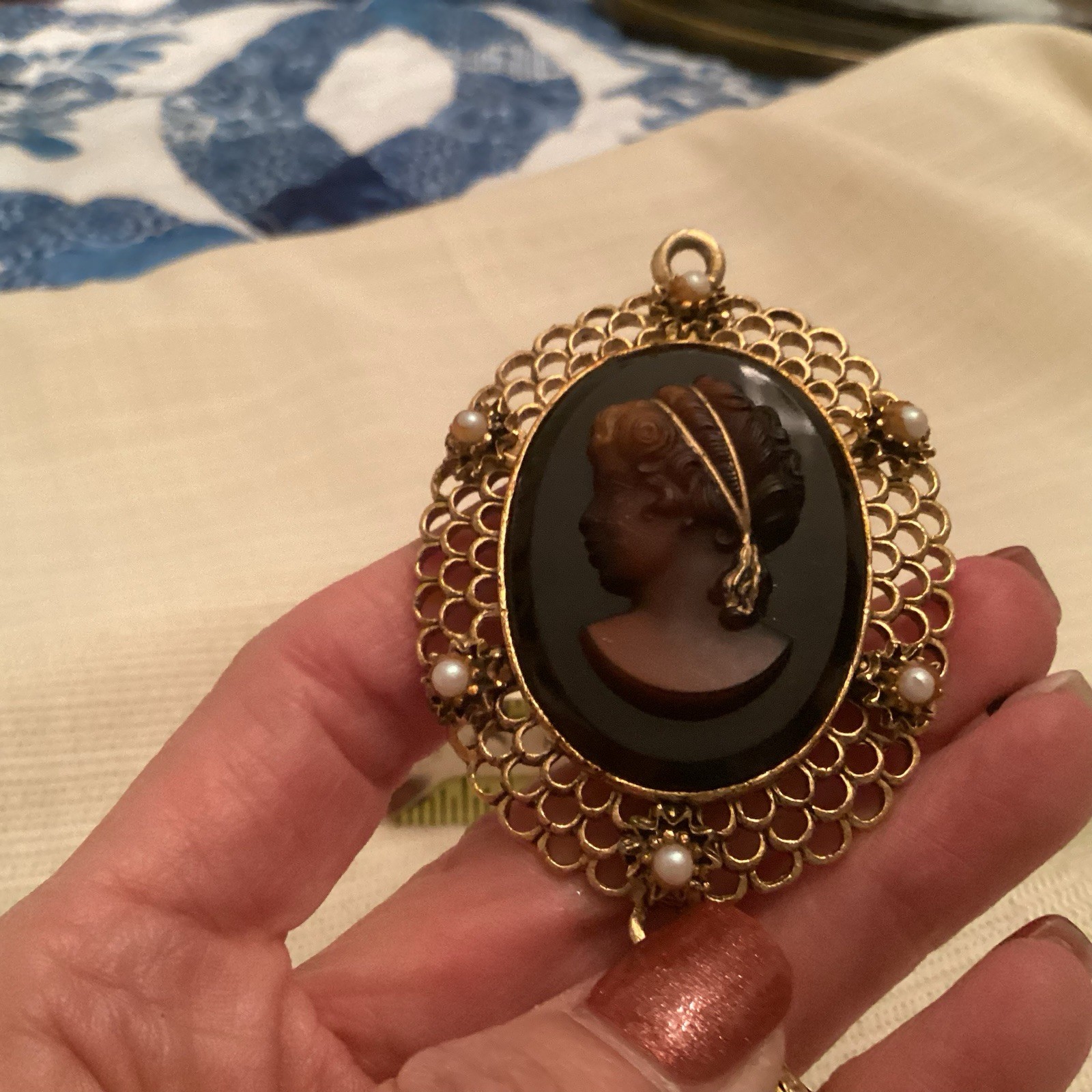 Vintage Jewelry Cameo Pendent Gold Tone & Brown With Pearls