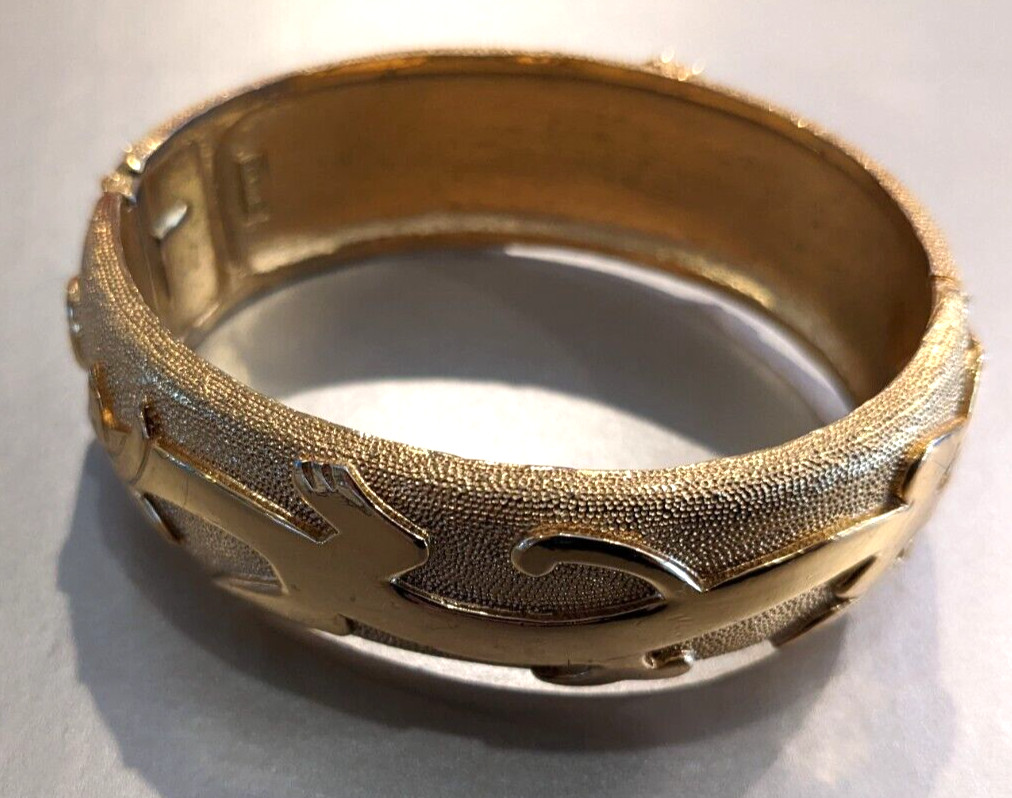 Vintage 1960’S Crown Trifari Gold-tone Finish Ming Asian Dragon Cuff Bracelet
