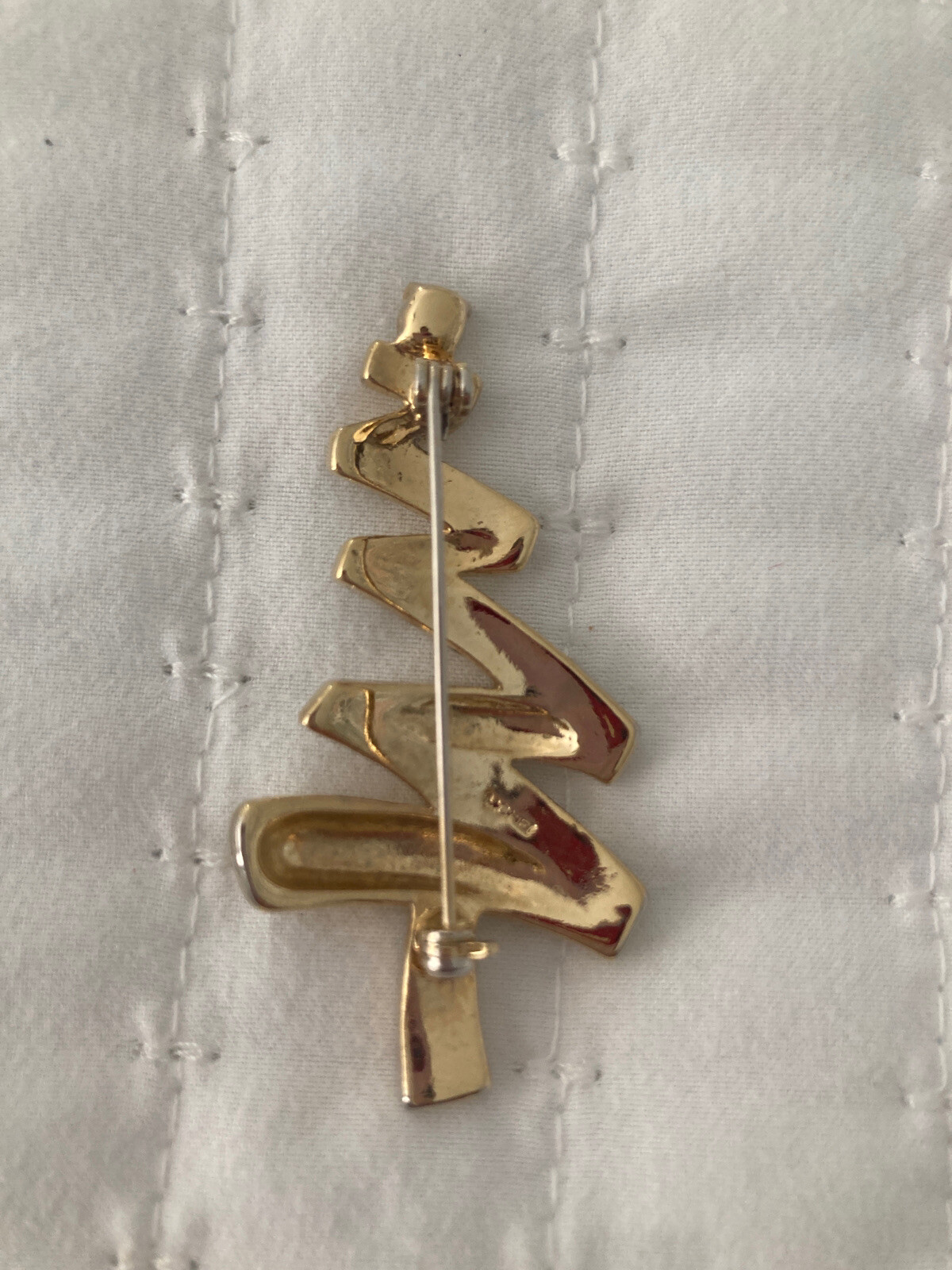Vintage Gold Tone Christmas Tree Brooch With Rine Stones