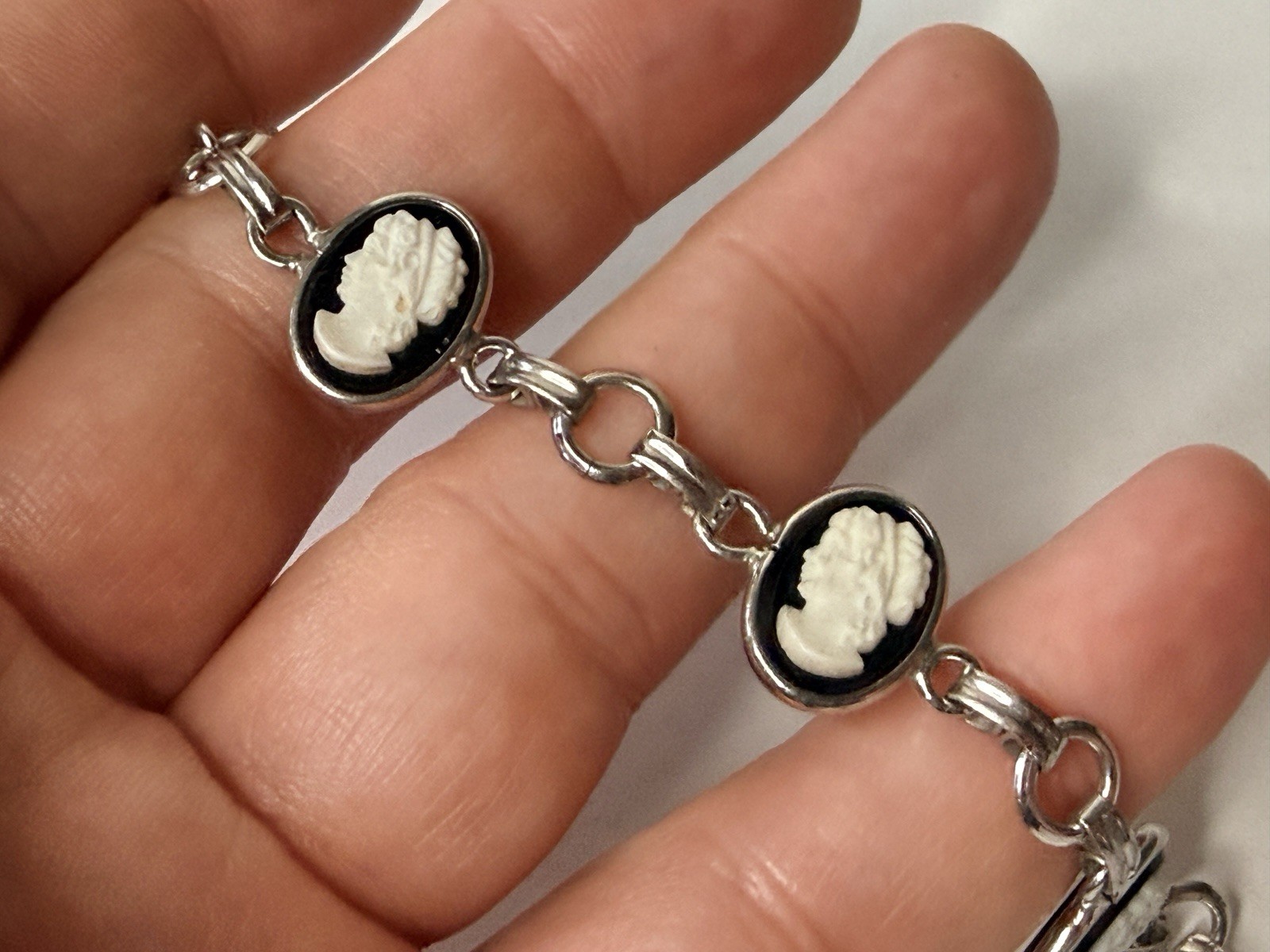 Vintage Silver Tone Cameo Link Bracelet Black White Portrait Cameos READ