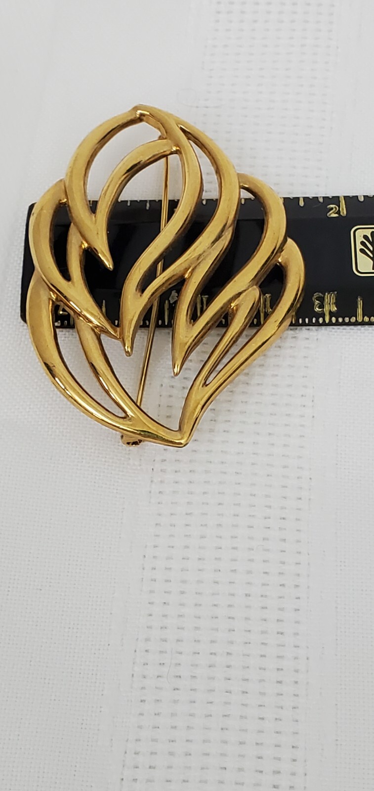 Big MONET Yellow Gold Tone Modernist Mod Leaf Brooch 1970s 1980s Boho Signed