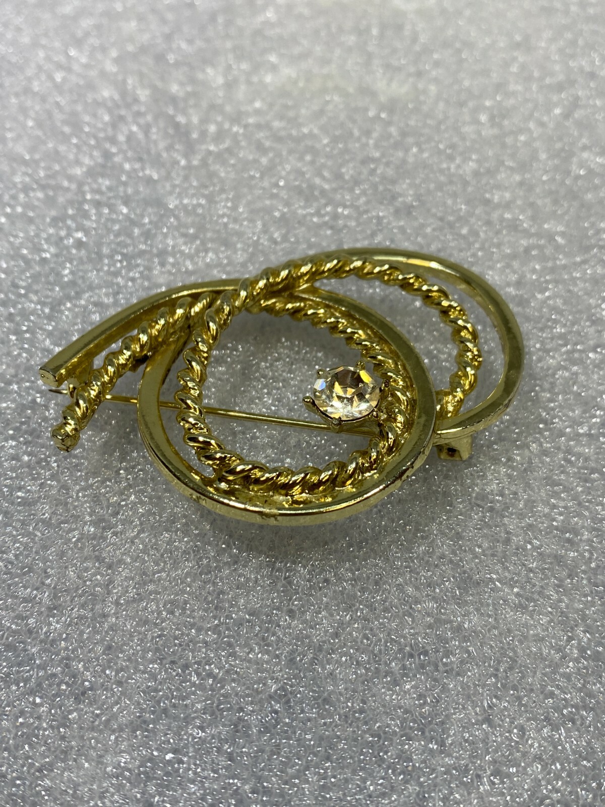 Vtg Clear Glass Rhinestone Gold Tone Loopy Rope Texture & Smooth Curl Brooch Pin