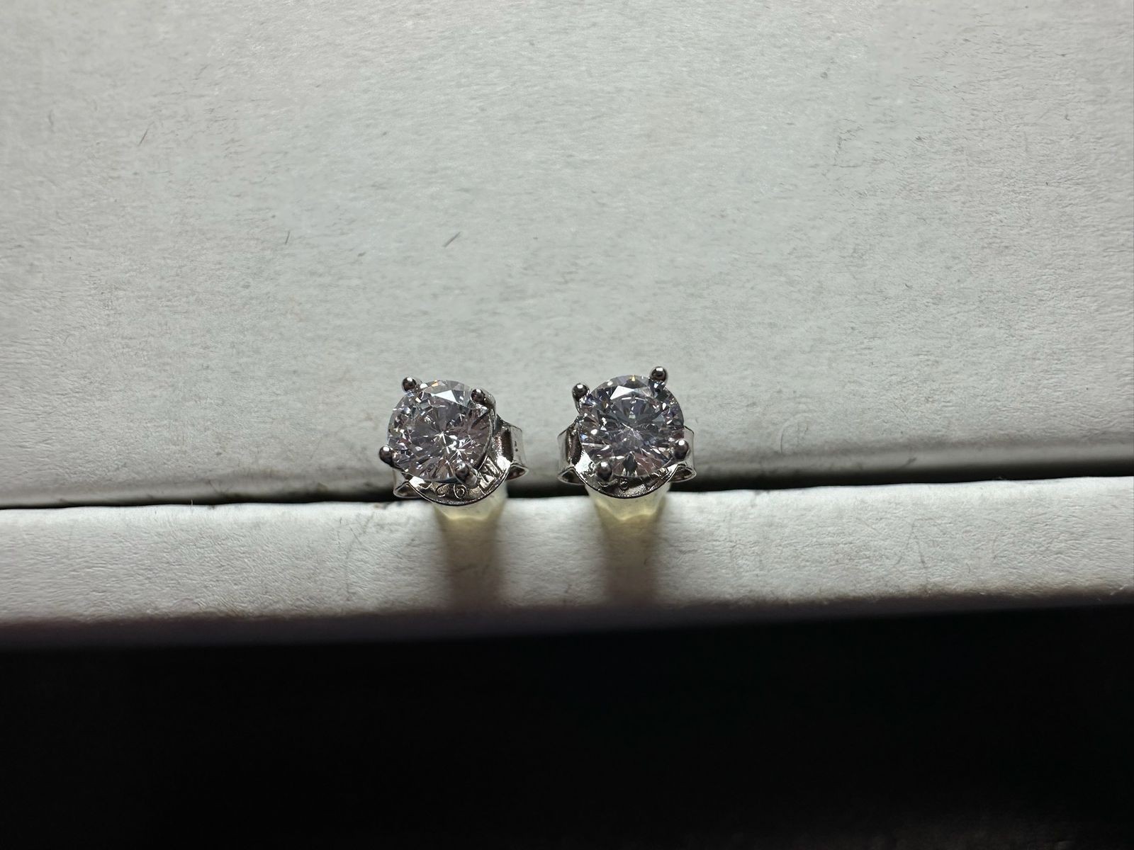 0.78g Vintage Sterling Silver 925 Sparkling Round Stud Earrings Elegant M