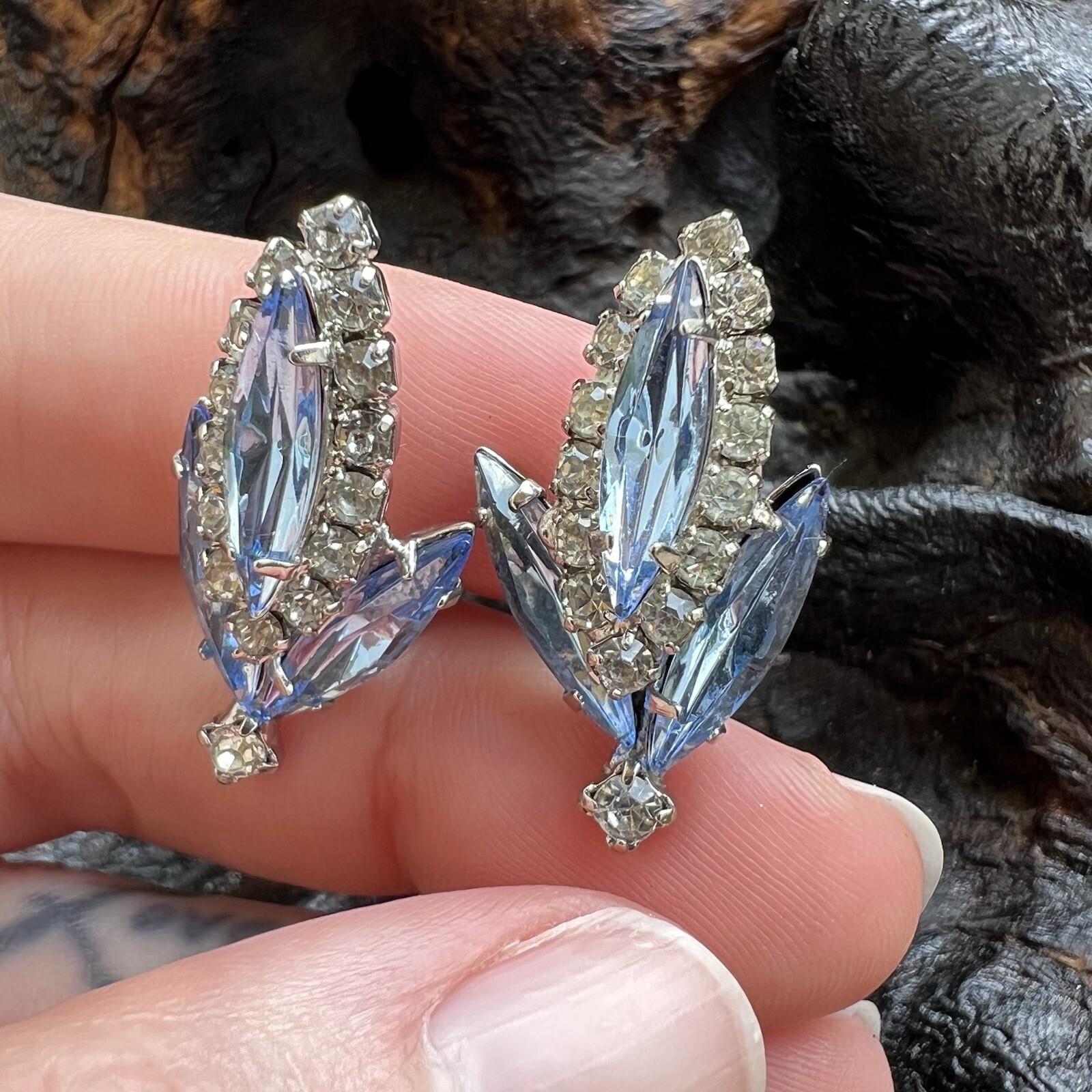 Vintage Weiss Light Blue Teal Rhinestone Clip Earrings Marquise Cluster