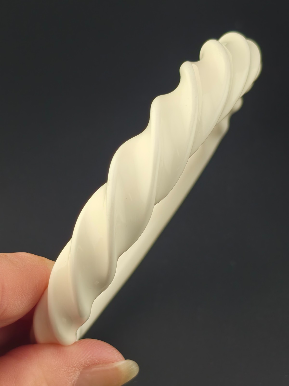 Unusual Chunky Vintage Off White Twisted Bangle 7″ Bracelet