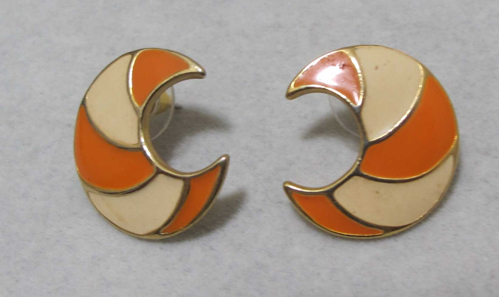 Vtg Orange & Cream Enamel Gold Tone Right-Left CRESCENT Post Earrings 7/8”