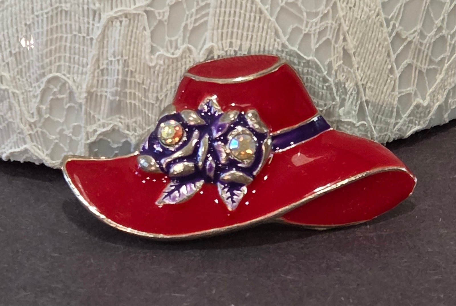 RETRO-VINTAGE Fantastic Vintage Red Hat Society Brooch Pin
