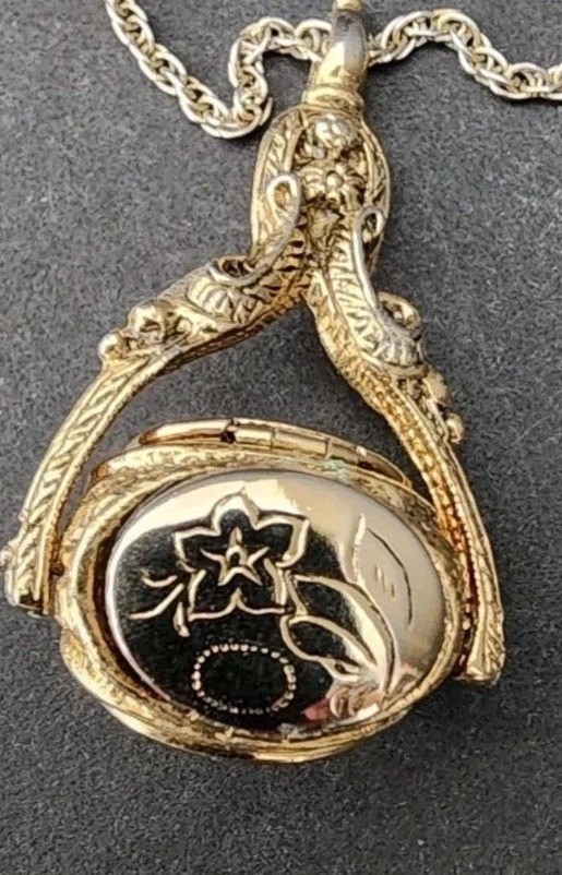 Vintage 1928 Brand Goldtone 3-Sided Spinner Photo Locket Necklace w/30” Chain