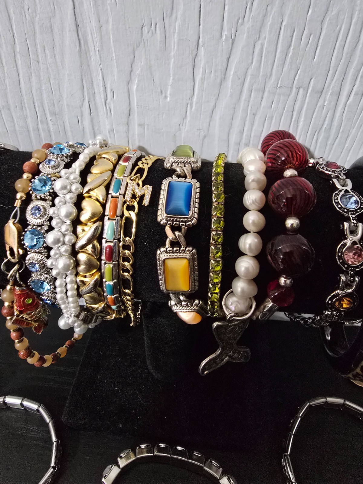 Gigantic Mixed metals material an color lot of 70+ braceletn, signed /unsigned