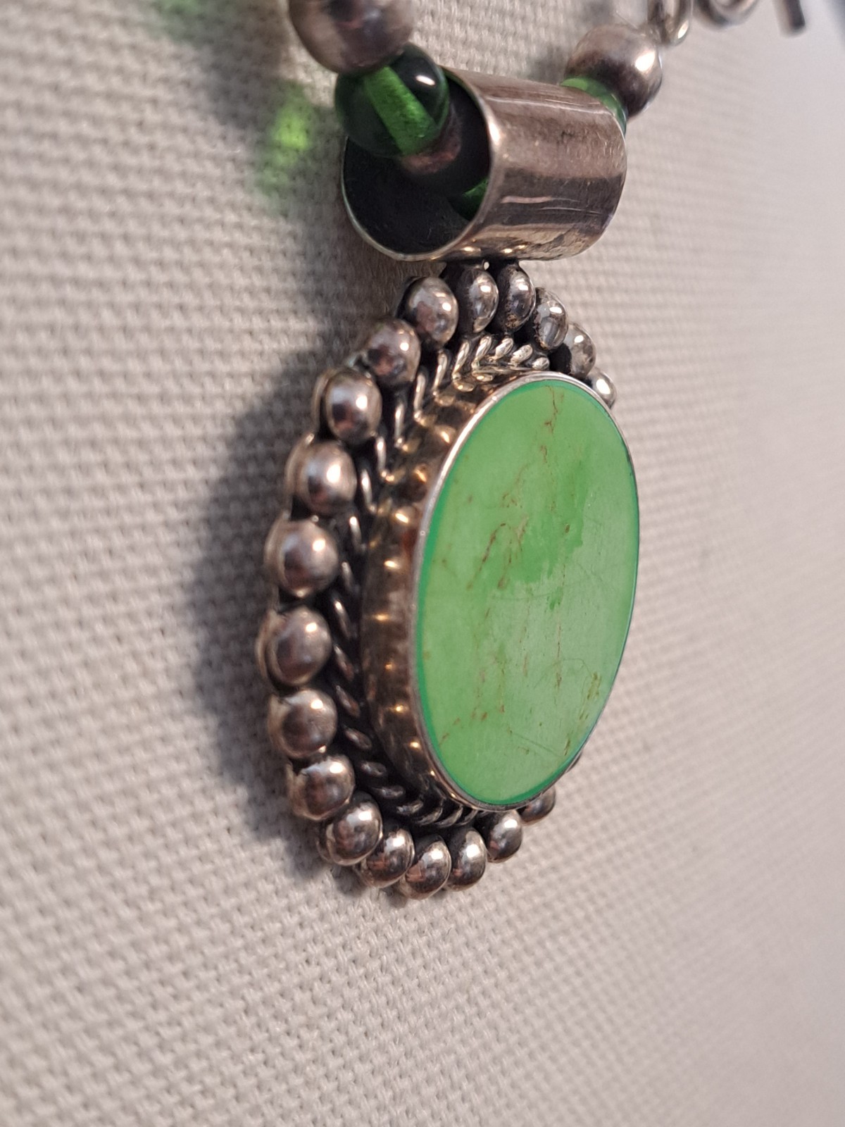 Vintage Mexico 925 Sterling Necklace Green Stone Pendant Glass Beads 16″ Toggle