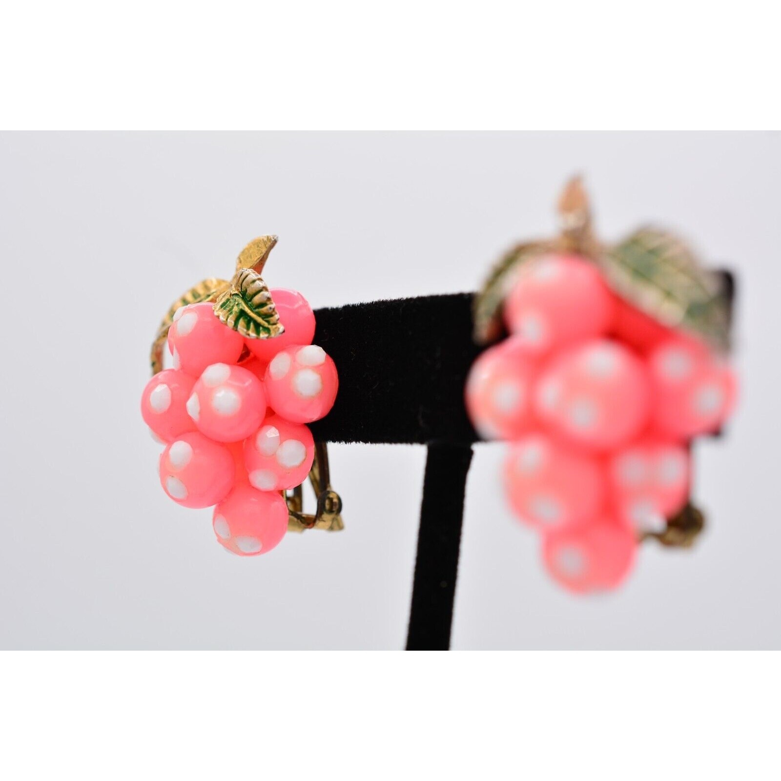Vintage Grapes Clip On Earrings Pink Glass Resin Enamel Chunky Antique 50s BinAY