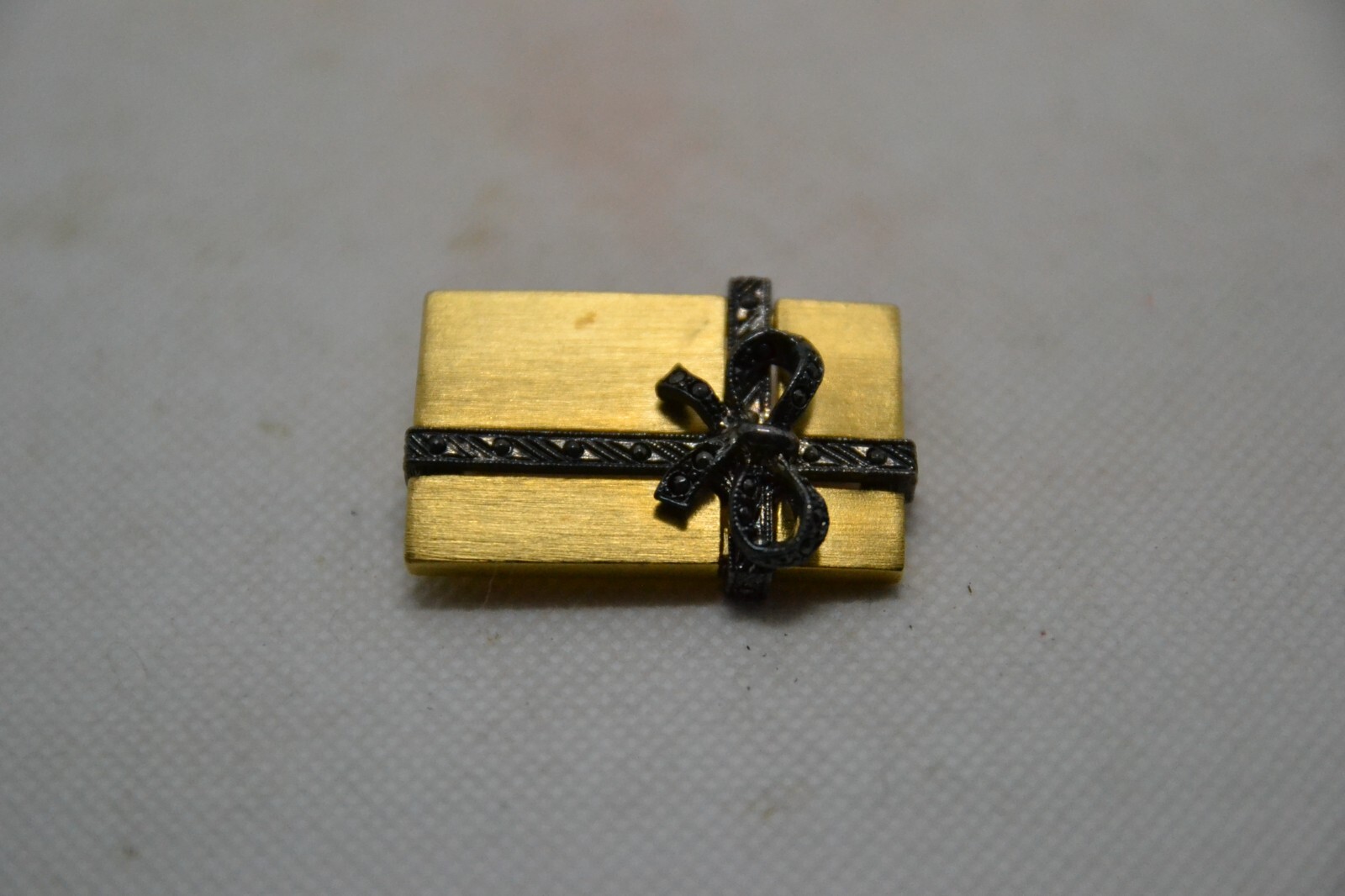 Two tone brooch, package w/ ribbon & bow, marked Darlene, 1.5 in. S3