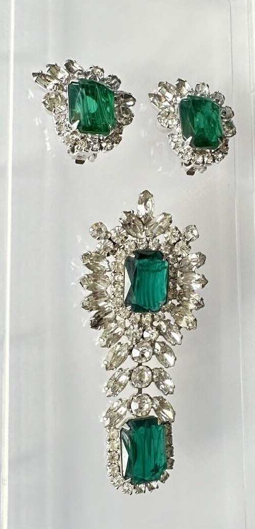 Vintage Juliana Silver Tone Flawed Emerald Crystal Rhinestone Brooch & Earrings