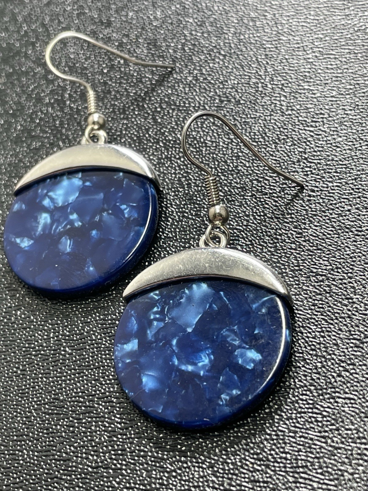 Vintage 1.8” Blue Marbled Lucite Silver Tone Metal Dangle Earrings