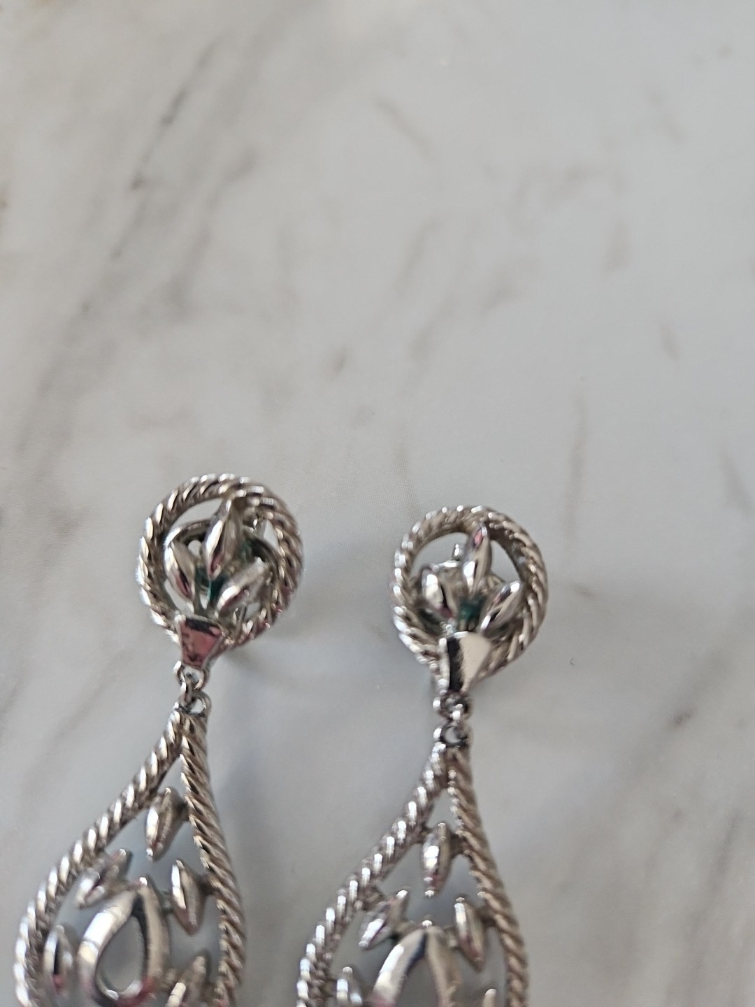 Vintage Trifari Silver Tone Dangle Clip On Earrings Tear Drop Modern Classic
