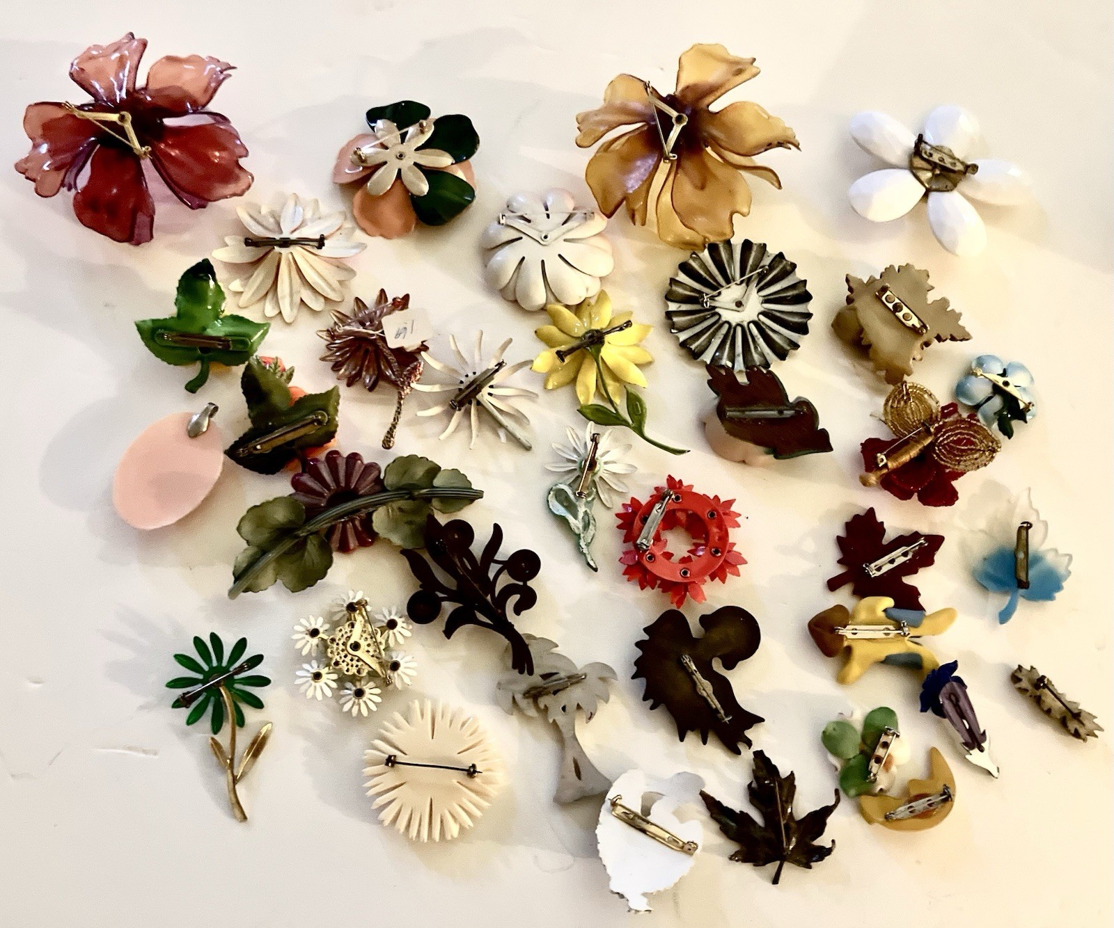 Huge Collection/Lot Vint-Retro Plastic Jewelry/Earrings/Pins/Single-Extra Pieces