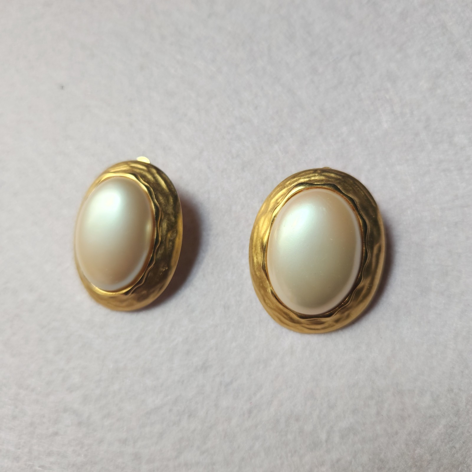 Vintage P.E.P. Signed Gold Tone Oval Faux Pearl Cabochon Clip-On Earrings 80s
