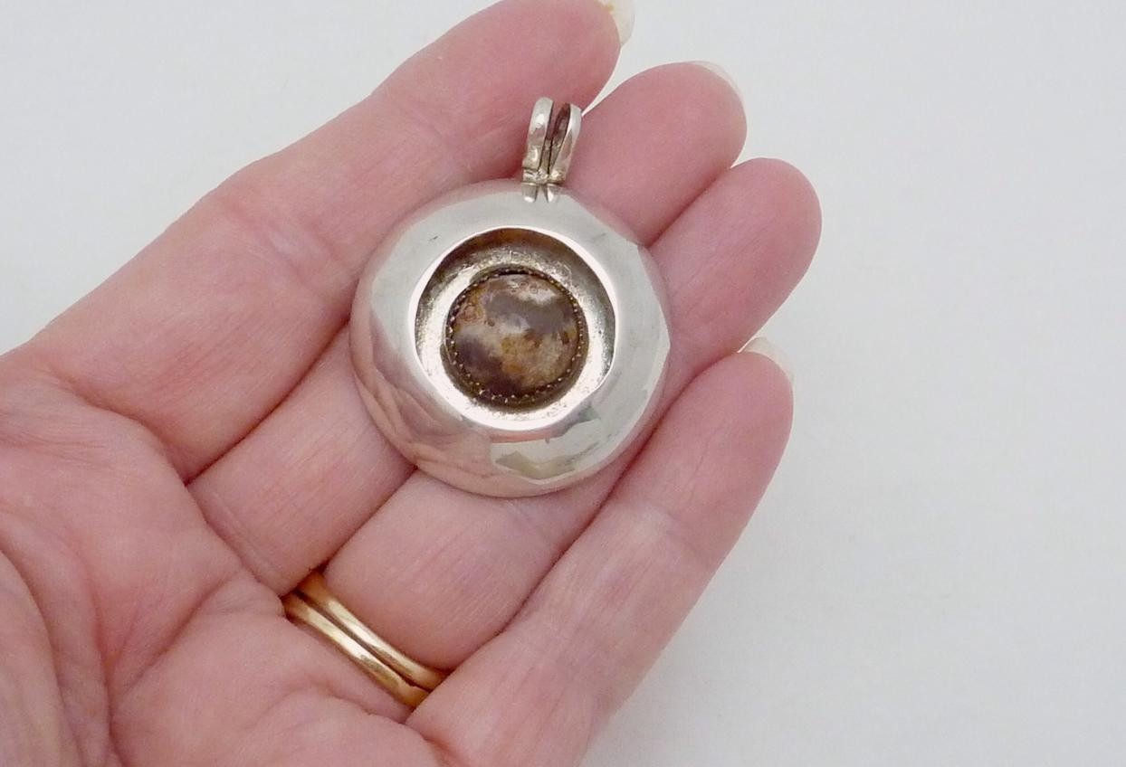 Vintage Southwest Santa Fe Style Sterling Silver Jasper Shadowbox Pendant 27517