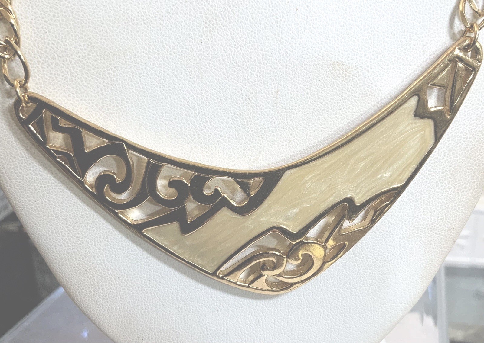 Vintage 1970s Gold Tone Cream Enamel Necklace 20” 1 1/4” Drop