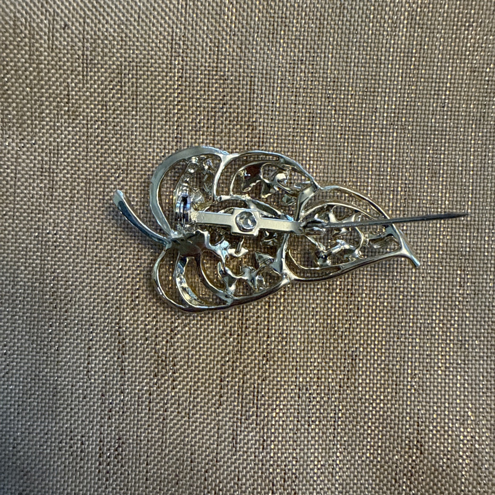 Vintage Gold Tone, Detailed Leaf Pattern Brooch/Pin Approximately 2 Inches