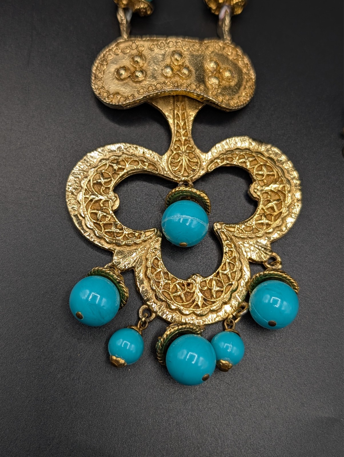 Vintage Runway Style Beaded Statement Pendant Gold-Tone Necklace