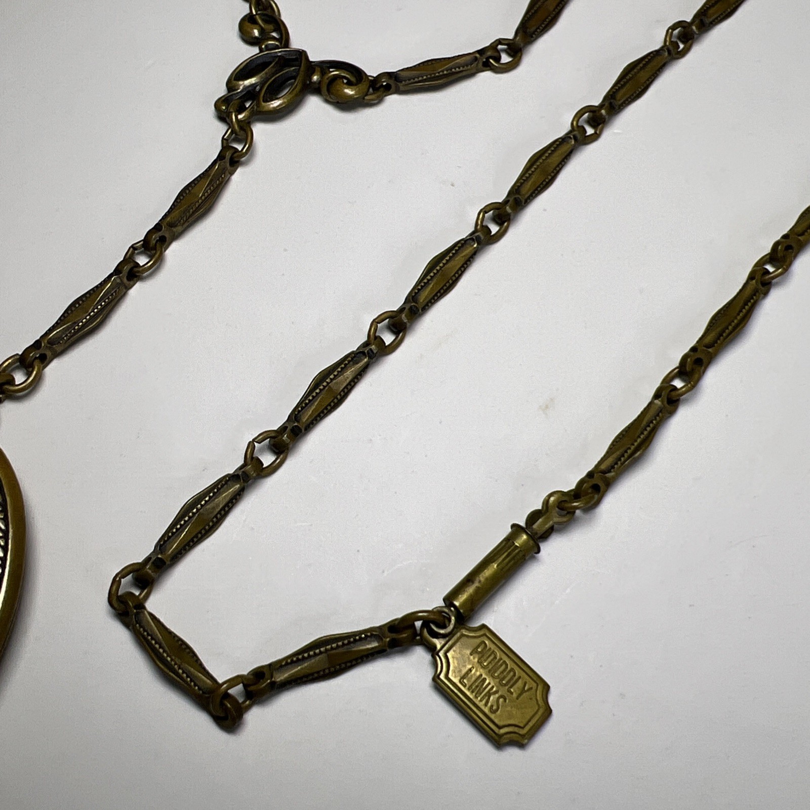 Pididdly Links Floral Locket Necklace Brass Tone Victorian Antique Style 20”