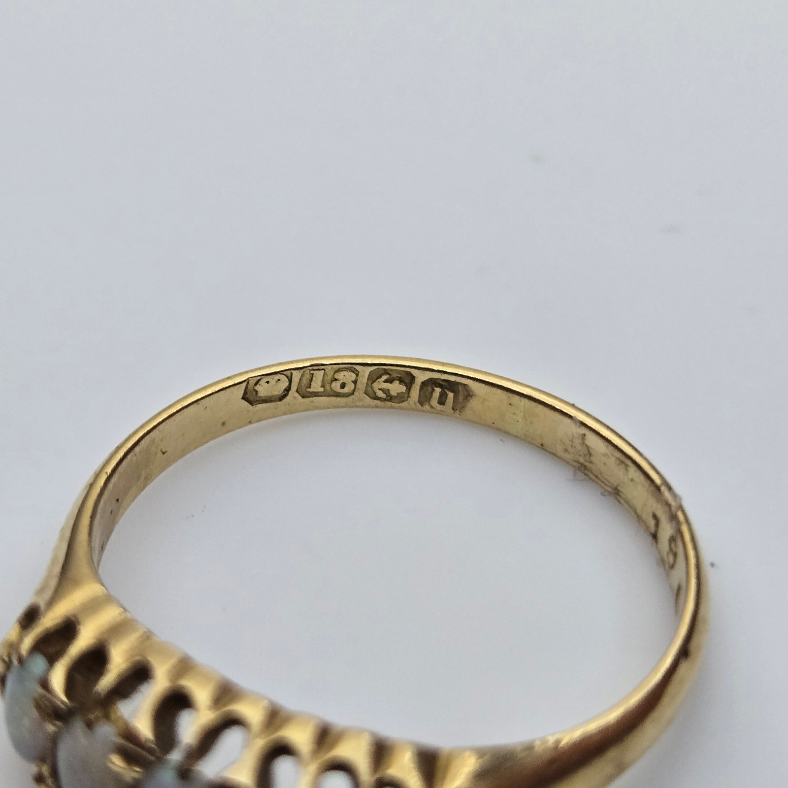 Vintage 18ct Yellow Gold Ring Opal Stones Year 1919 Hallmarked Ring Size P