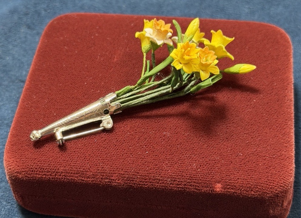 Vintage Daffodil Flower Brooch Pin Bouquet Stems Yellow Silver Tone Fabric Metal