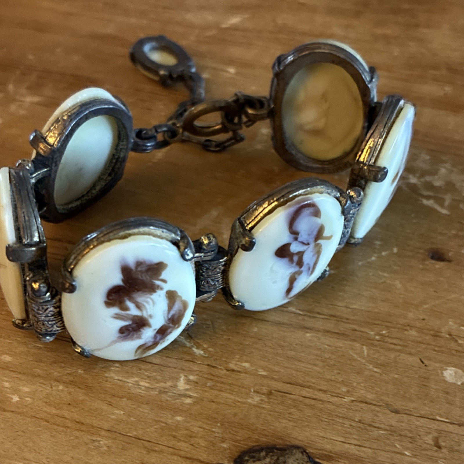 Vintage Cameo Shell Link Bracelet Oval Panels Spring Ring Closure White Brown