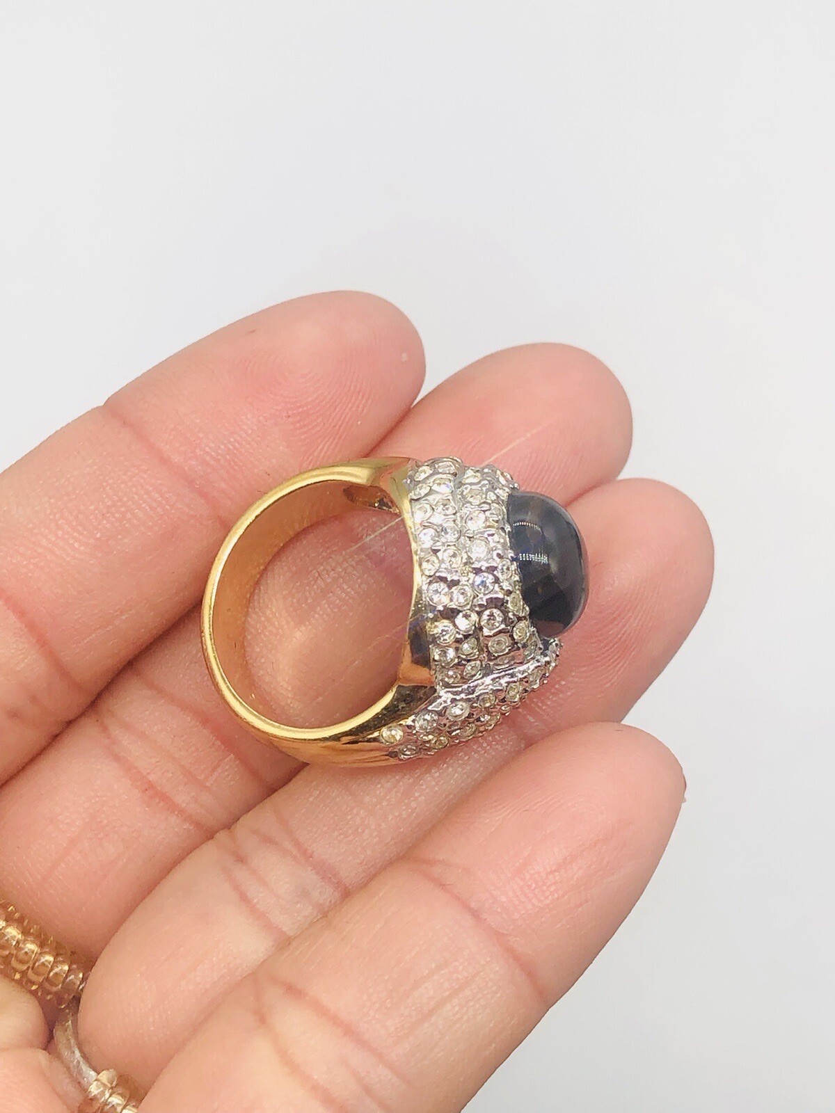 Vtg Gold Tone Black Onyx ? Clear Glass Rhinestone Cocktail Birthstone Ring Sz 6