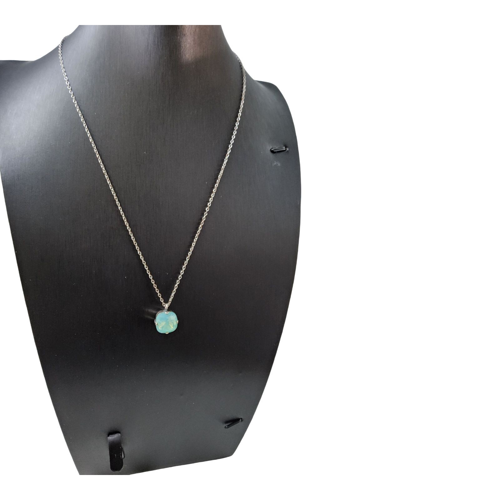 Vintage Kriker de Jewelry Co Beautiful Moonstone 9.5″ necklace.
