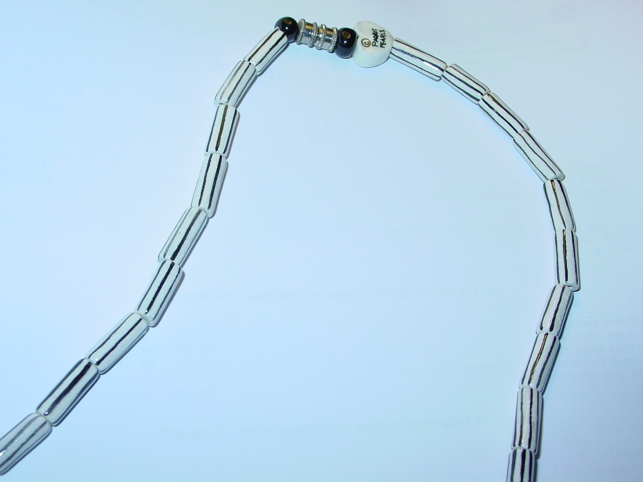 PARROT PEARLS MUSIC NOTES 20″ DESIGNER VINTAGE 1980’s NECKLACE NEW WAVE N/M PP-1