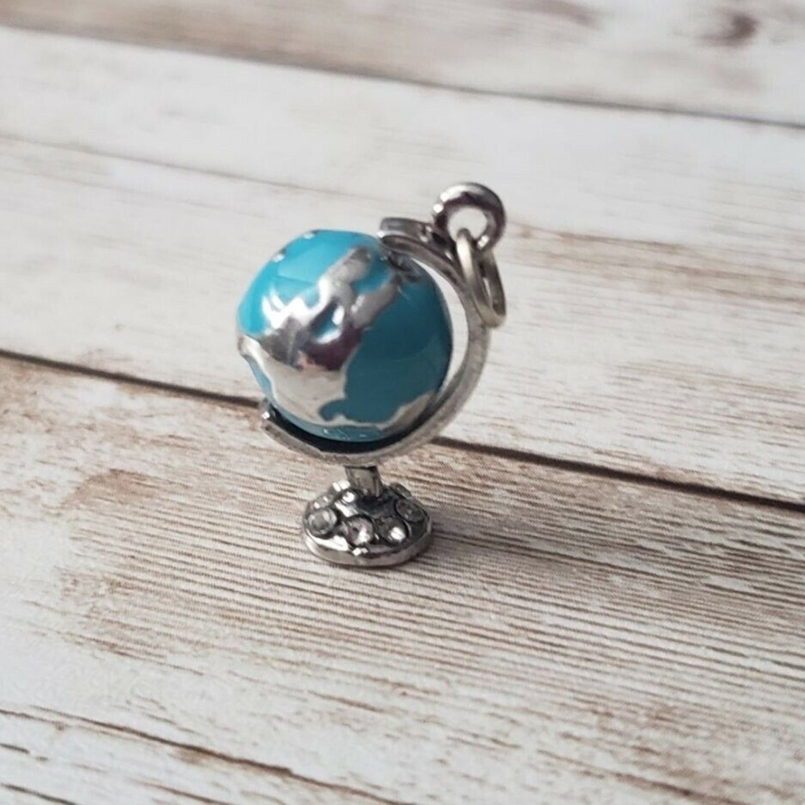 Vintage Pendant – 3D World/Globe – No Chain Included