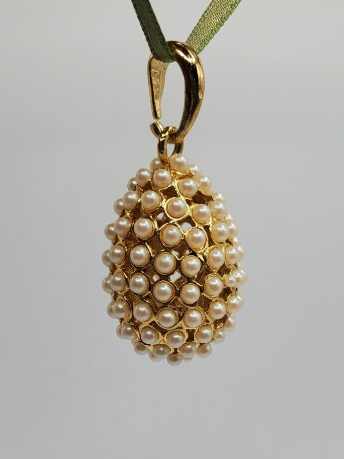 vtg Gold Tone Faux Pearls Egg Shaped 2.25″ (From Bail to Bottom) Pendant ne04