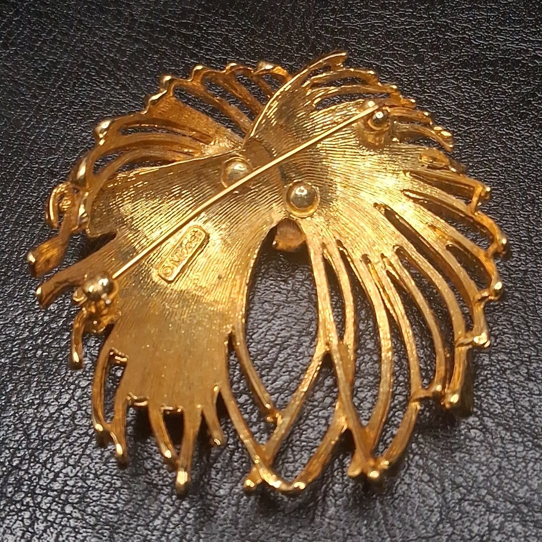Vintage Jewelry Signed MONET Bow Pin Brooch Gold Tone. 16.346