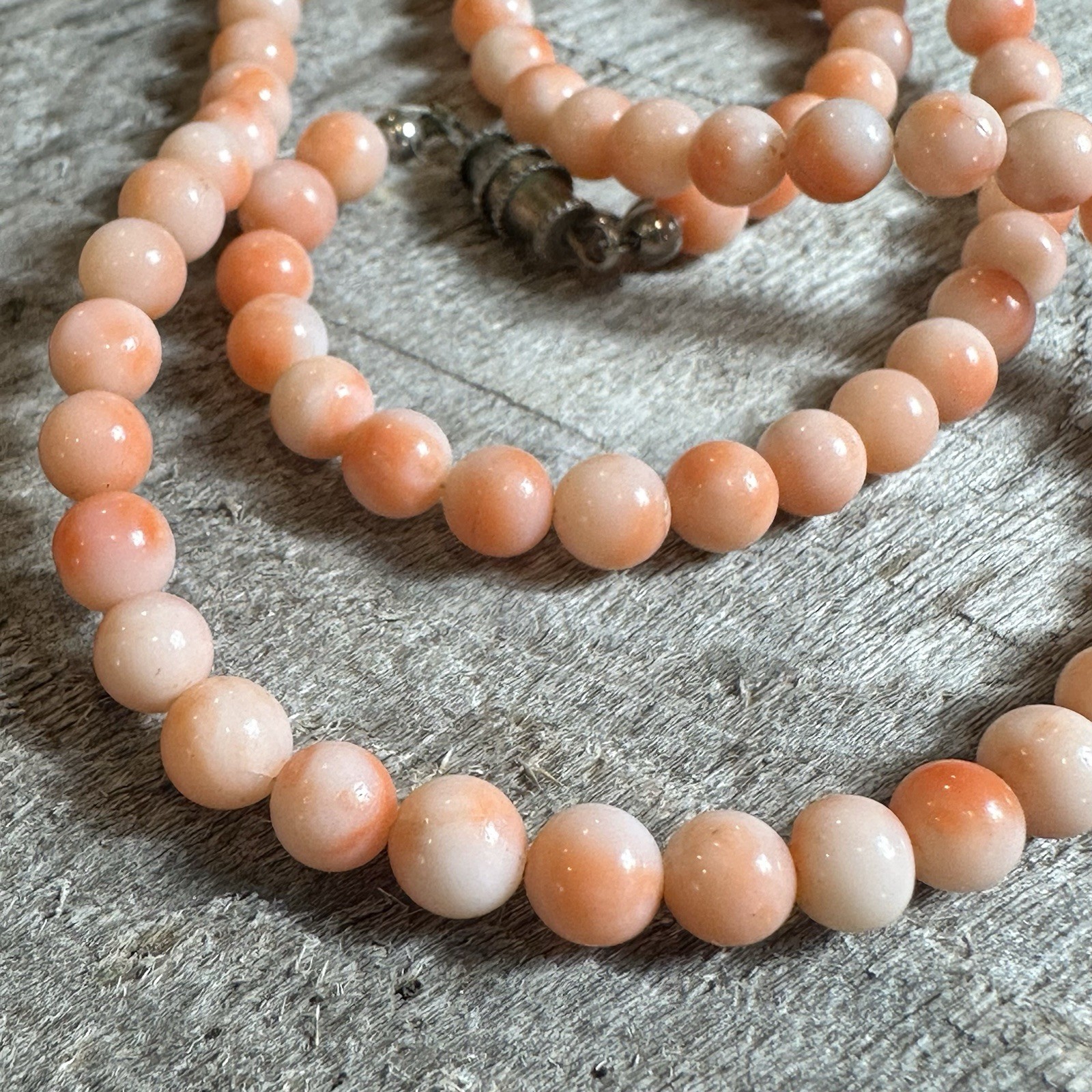 Vintage Angel Skin Salmon Coral Beaded Necklace 5mm 18gr 17”￼
