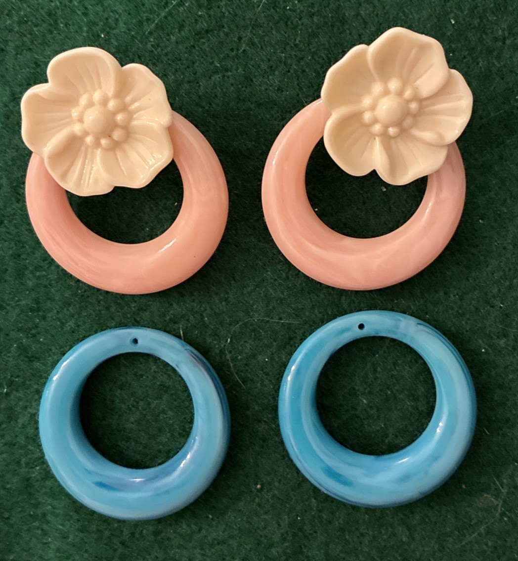 Vtg 60’s Brass Tone Post Doorknocker Multicolor Interchangeable Earrings 9 Sets
