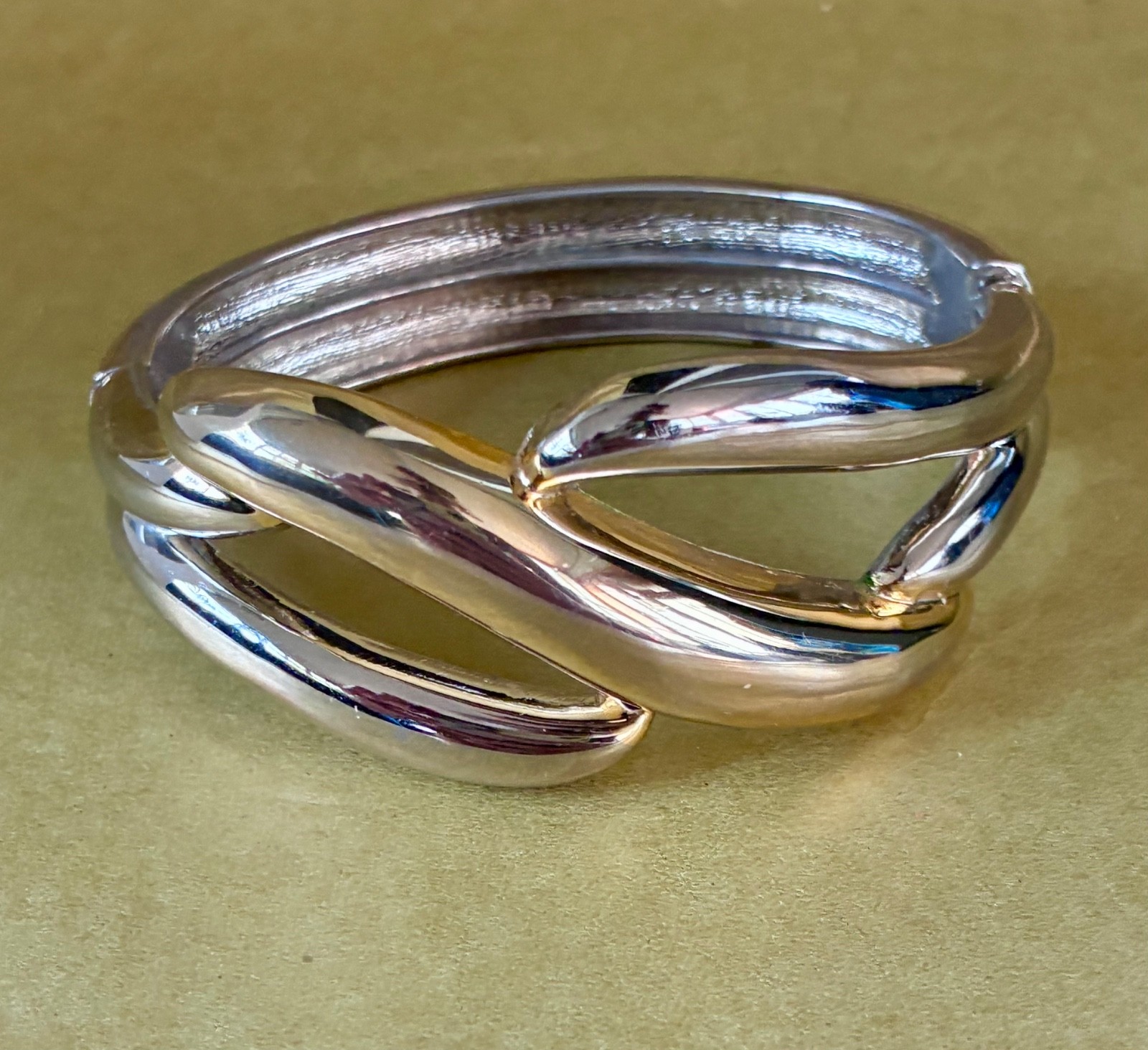 Vintage Modernist Gold & Silver Tone Hinged Bangle Bracelet Open Metal Swirl 8″