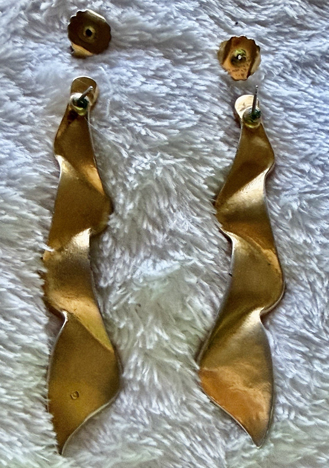 Vintage Avon Matte Gold Tone Swirl Ribbon Drop Pierced Earrings 2.75″ 18g READ