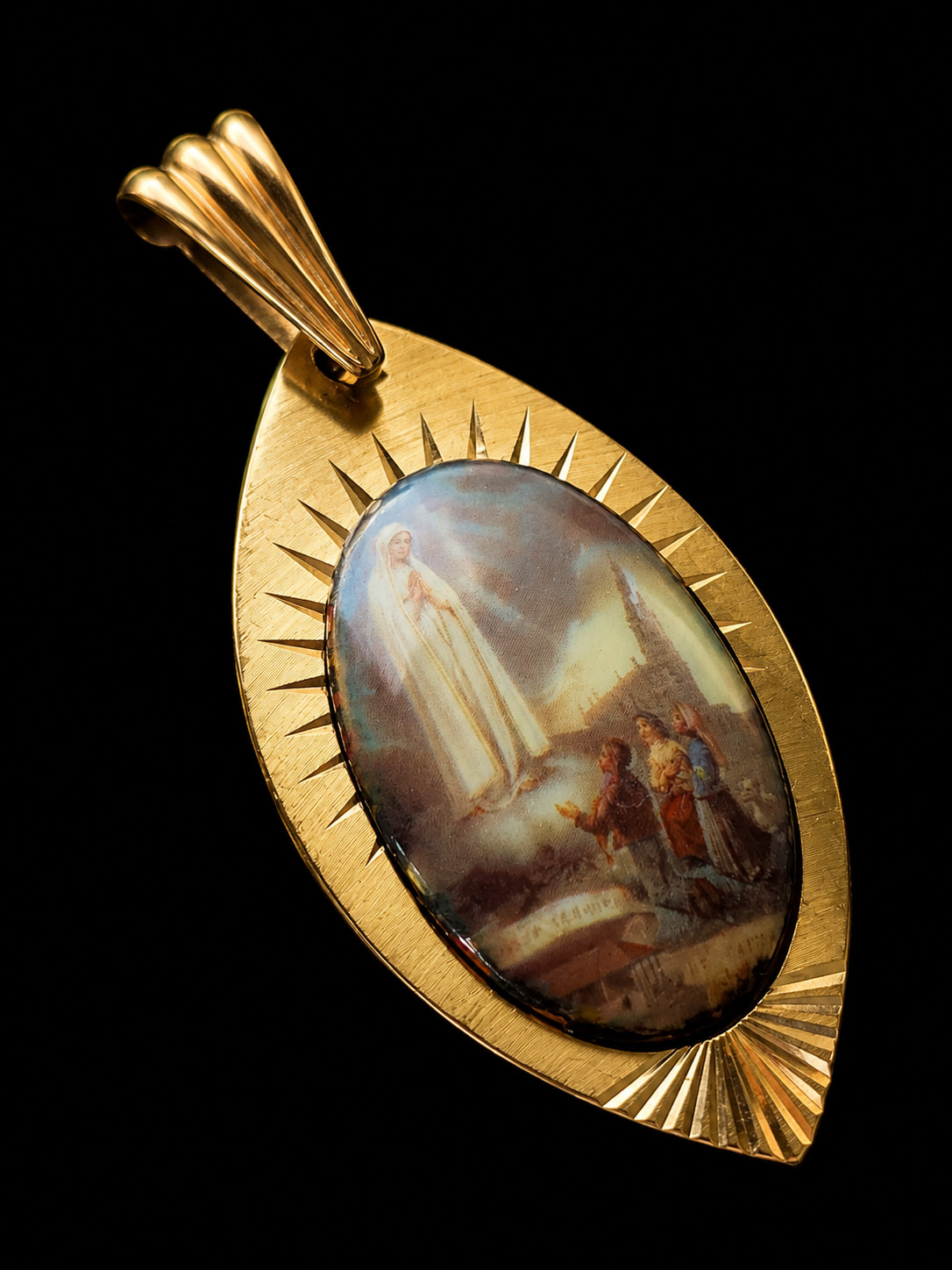 Vintage 18K Gold Virgin Mary Apparition Pendant Catholic Religious EstateJewelry