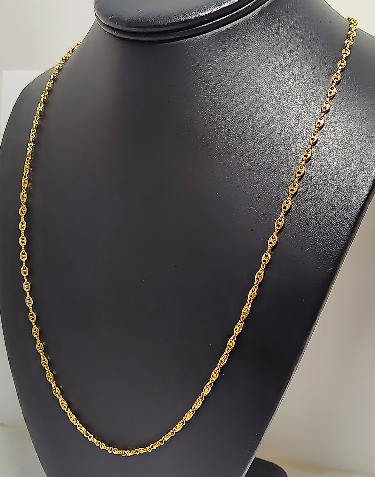 Beautiful Vintage signed MONET 24″ X-Long Gold Tone Chain Link Necklace