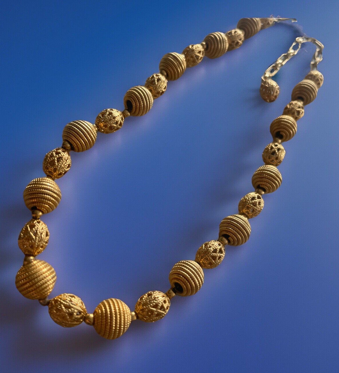 Classic Vintage GoldTone Ribbed & Filigree Round Beaded 13-17″Necklace FX16